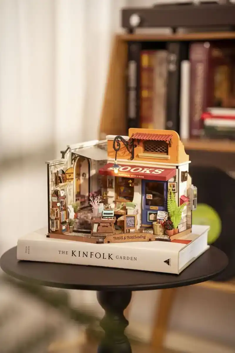 Rolife Corner Bookstore miniatuurhuisje